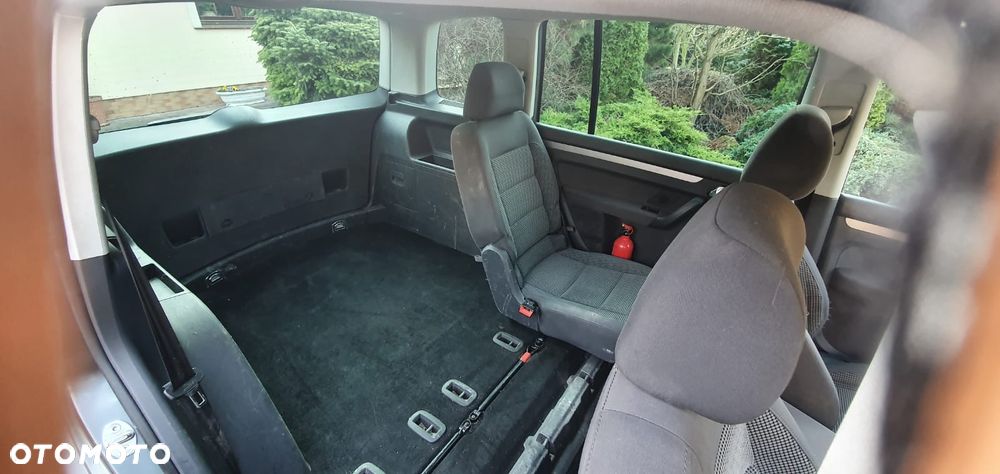 Volkswagen Touran 2.0 TDI Highline DSG - 13