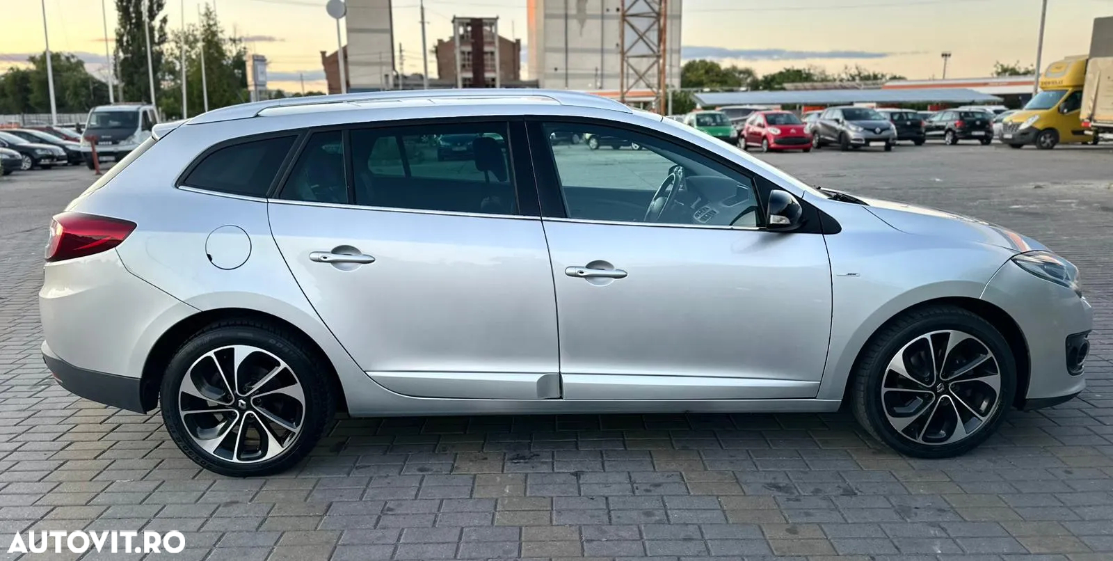 Renault Megane ENERGY dCi 110 Start & Stop Bose Edition - 8