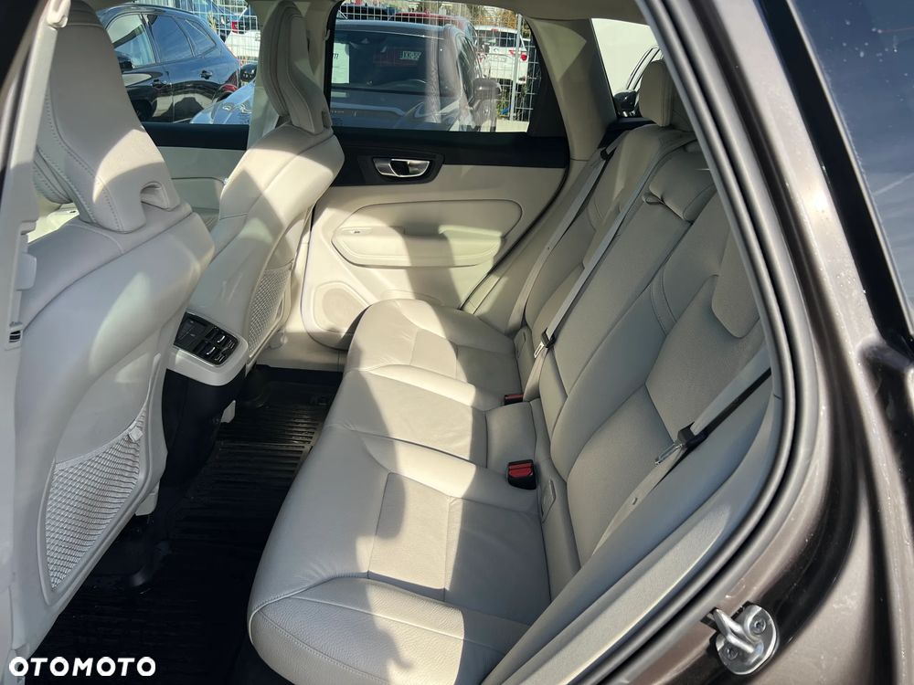 Volvo XC 60 B5 B AWD Ultra Dark - 9