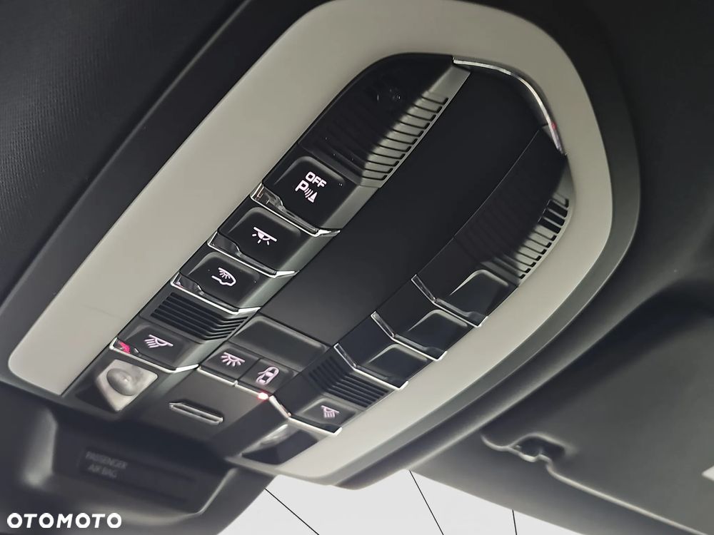 Porsche Macan T - 32