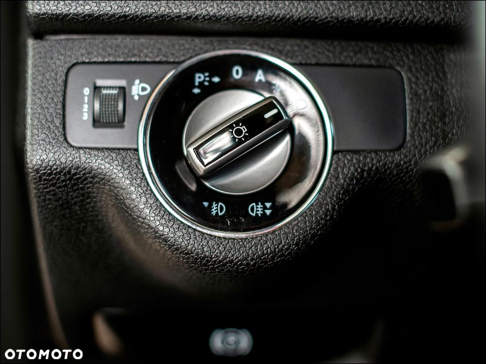 Mercedes-Benz Klasa C 180 Kompressor BlueEFFICIENCY Elegance - 30