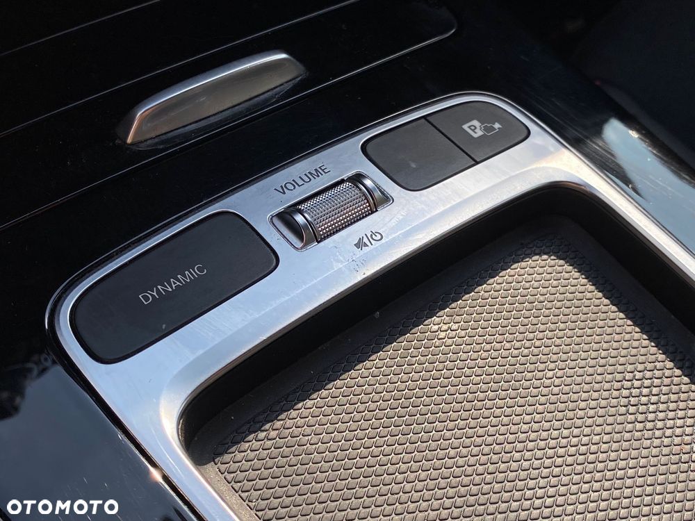 Mercedes-Benz Klasa A 250 E AMG Line 8G-DCT - 24