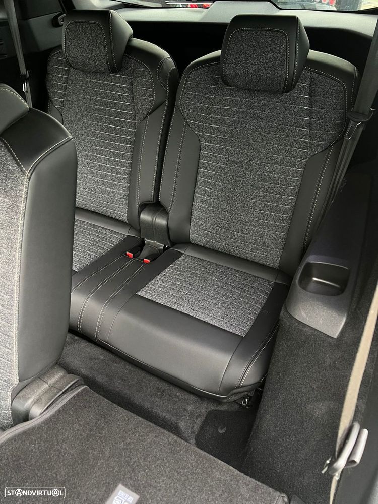 Peugeot 5008 - 13