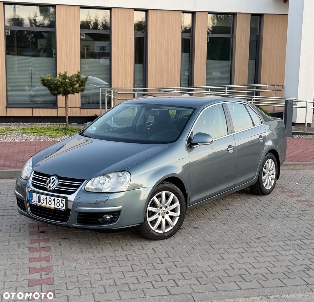 Volkswagen Jetta 1.6 FSI Comfortline - 2