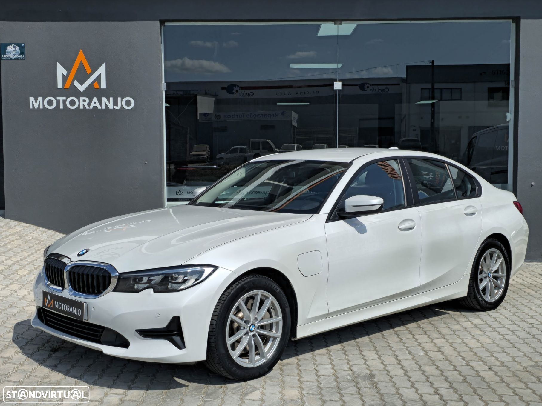 BMW 330 e Auto - 1