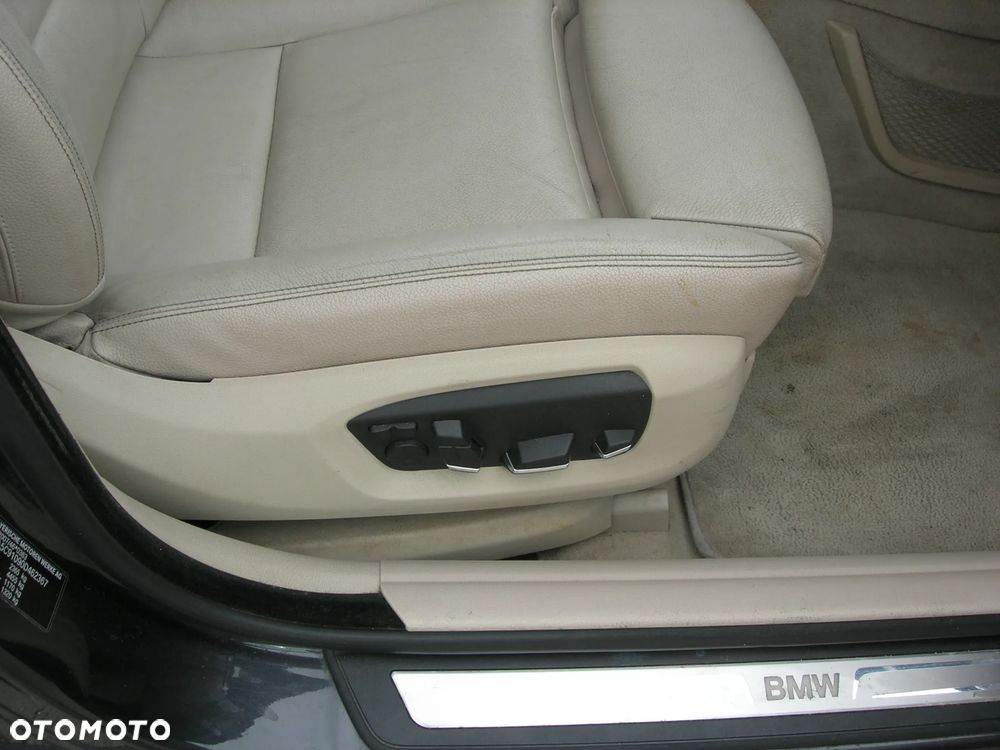 BMW Seria 5 525d xDrive Sport-Aut Luxury Line - 25