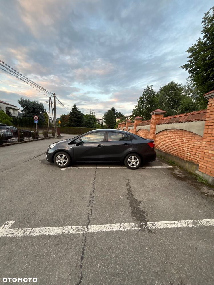 Kia Rio 1.2 L - 3