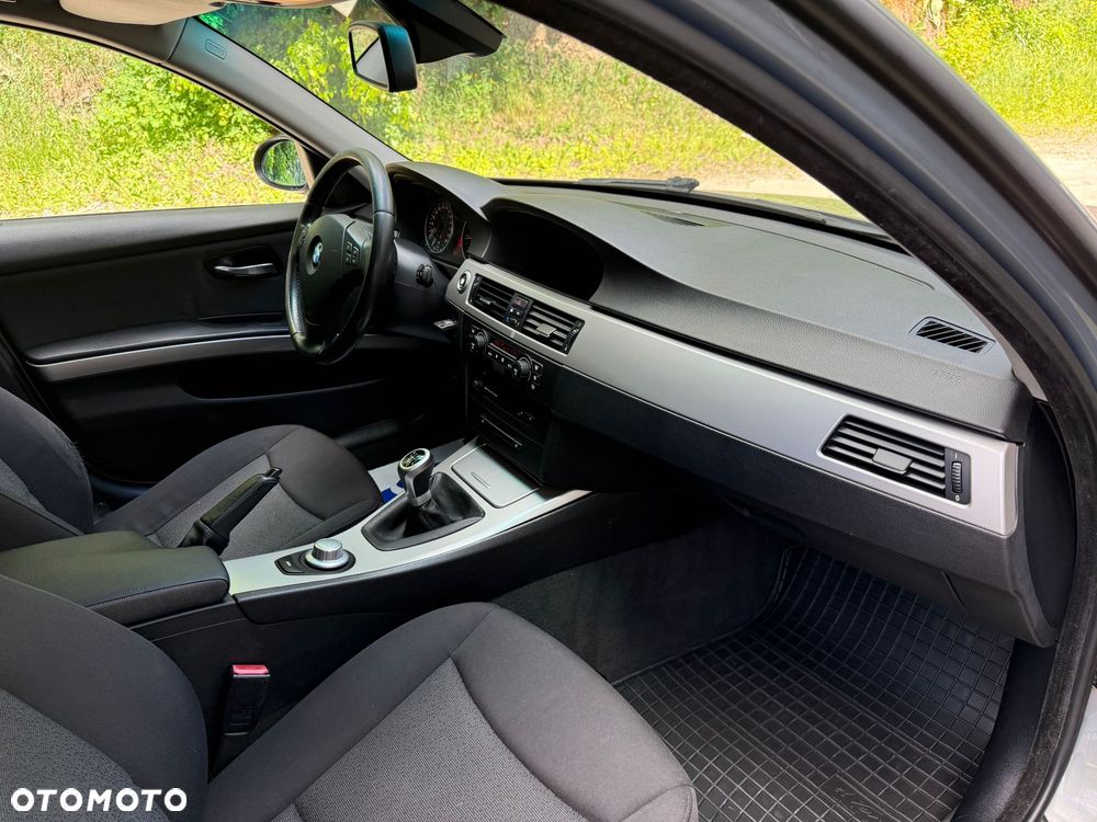 BMW Seria 3 318i - 17