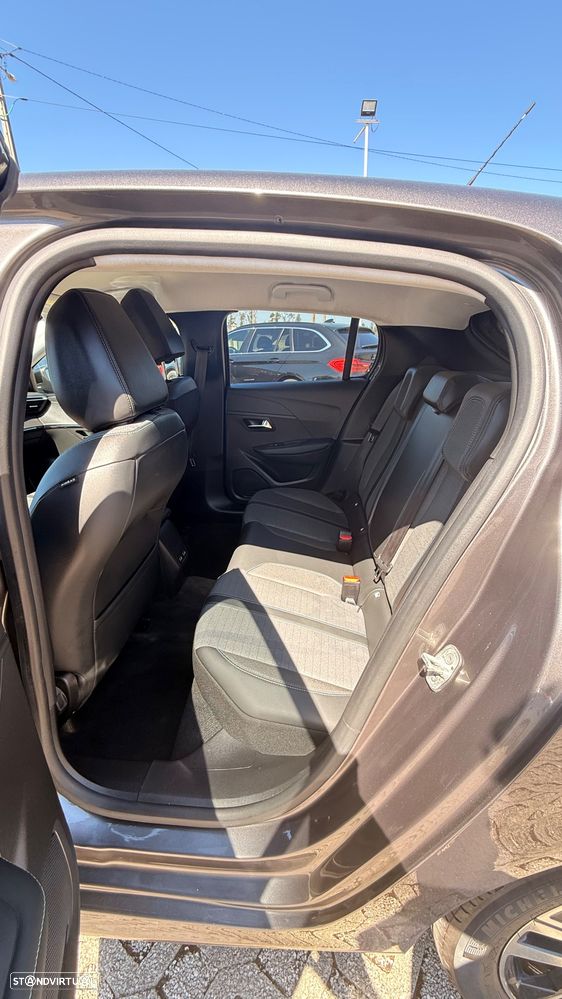 Peugeot 208 - 17