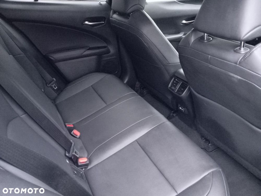 Lexus UX - 13
