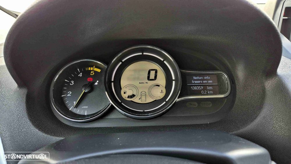 Renault Mégane 1.5 dCi Dynamique S - 13