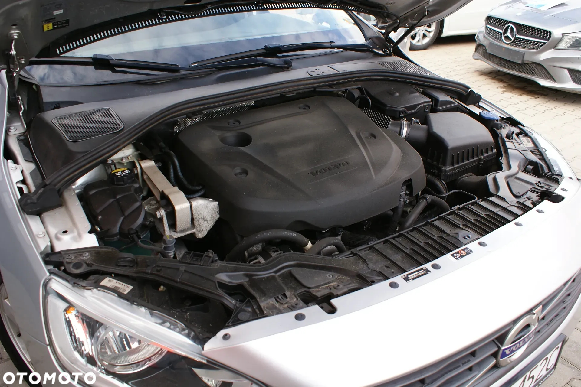 Volvo V60 D2 Drive-E Momentum - 24