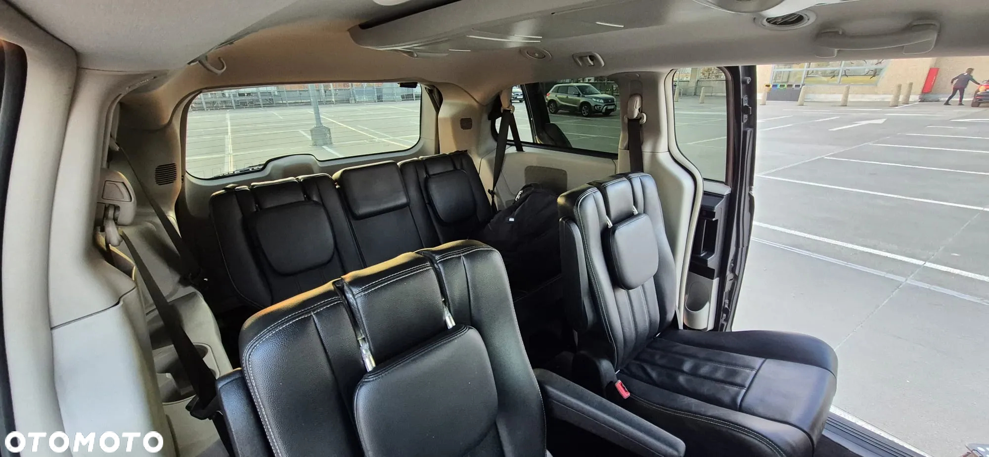 Chrysler Town & Country - 27