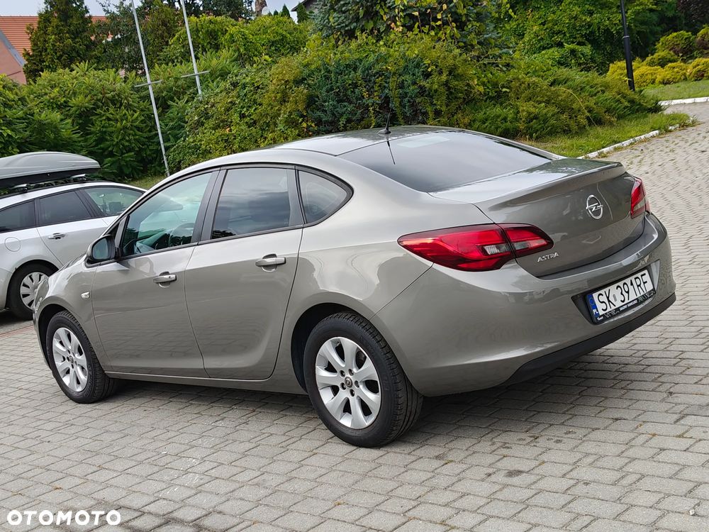 Opel Astra 1.6 EU6 - 14