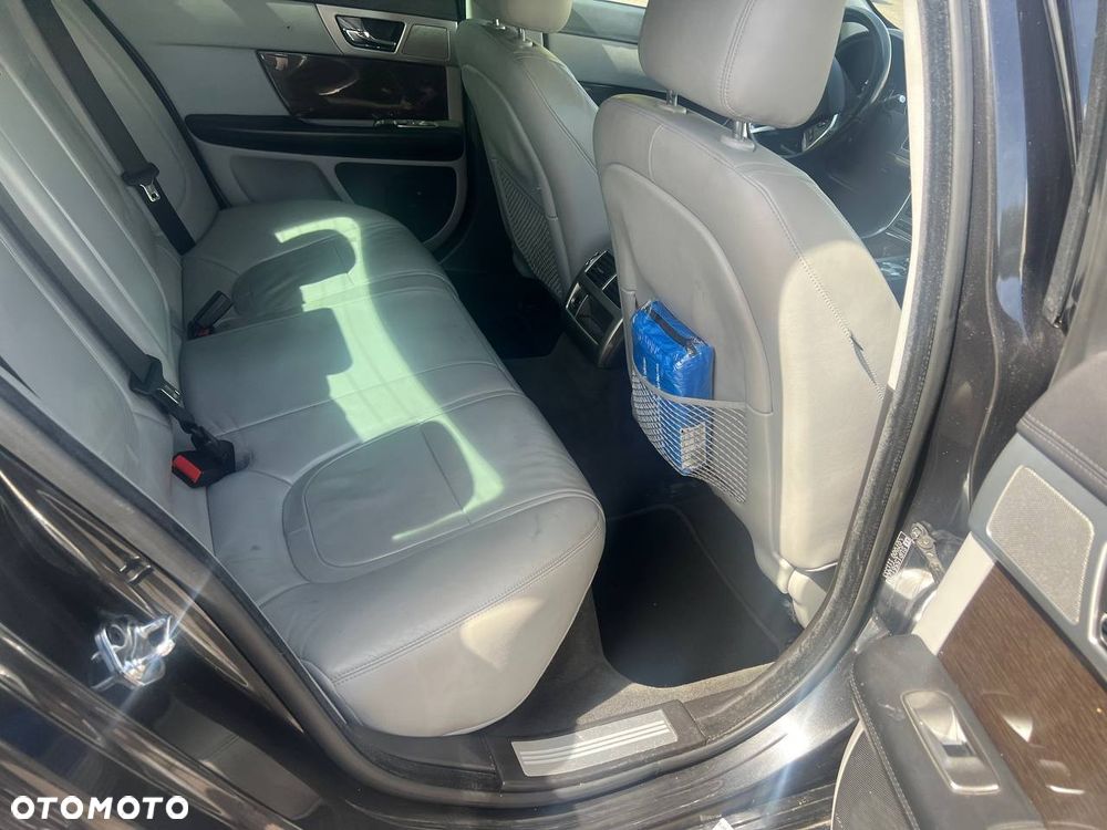 Jaguar XF 2.2 D Luxury - 15