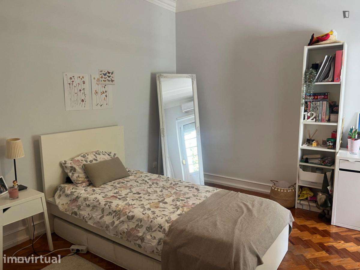 Quarto - localizado em Roma-Areeiro Lisbon - Grande imagem: 2/17