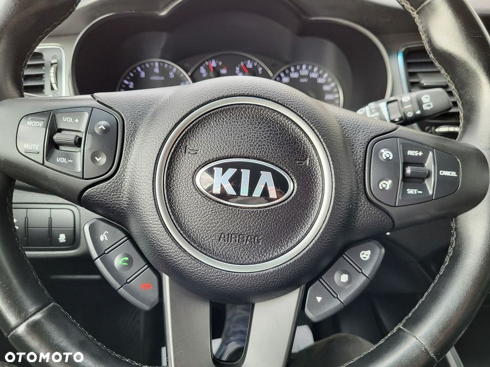 Kia Carens - 23