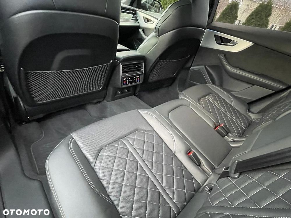 Audi Q8 - 12