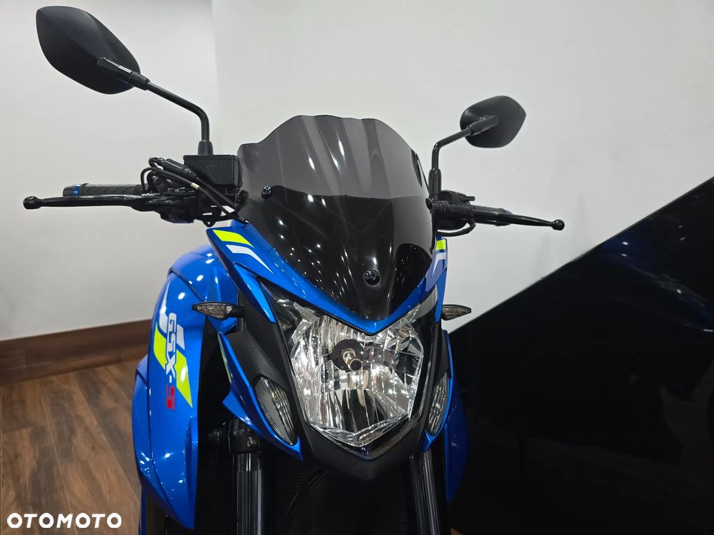 Suzuki GSX - 26