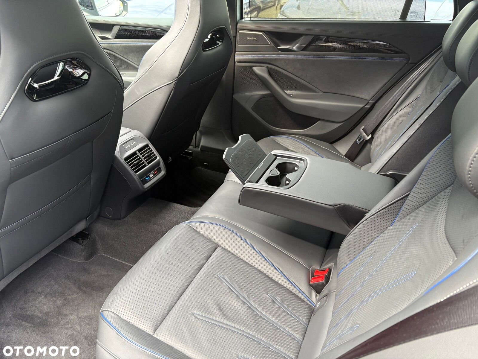 Volkswagen Passat - 15