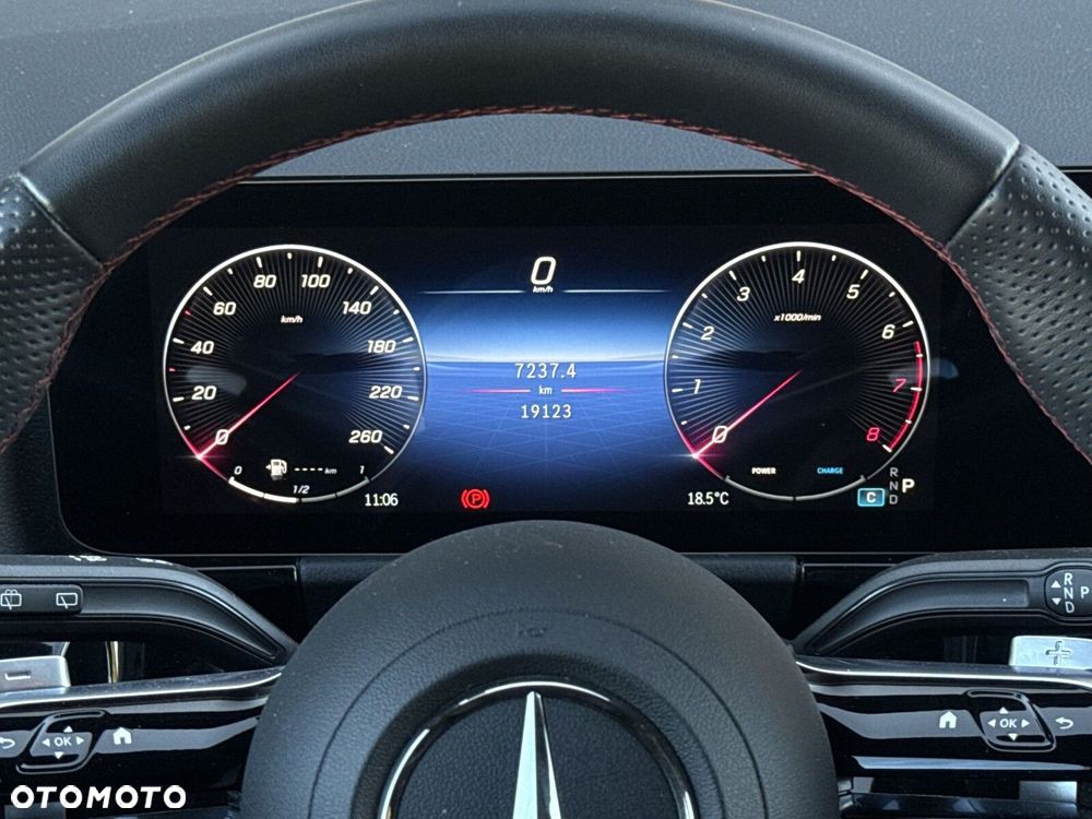 Mercedes-Benz GLA - 15