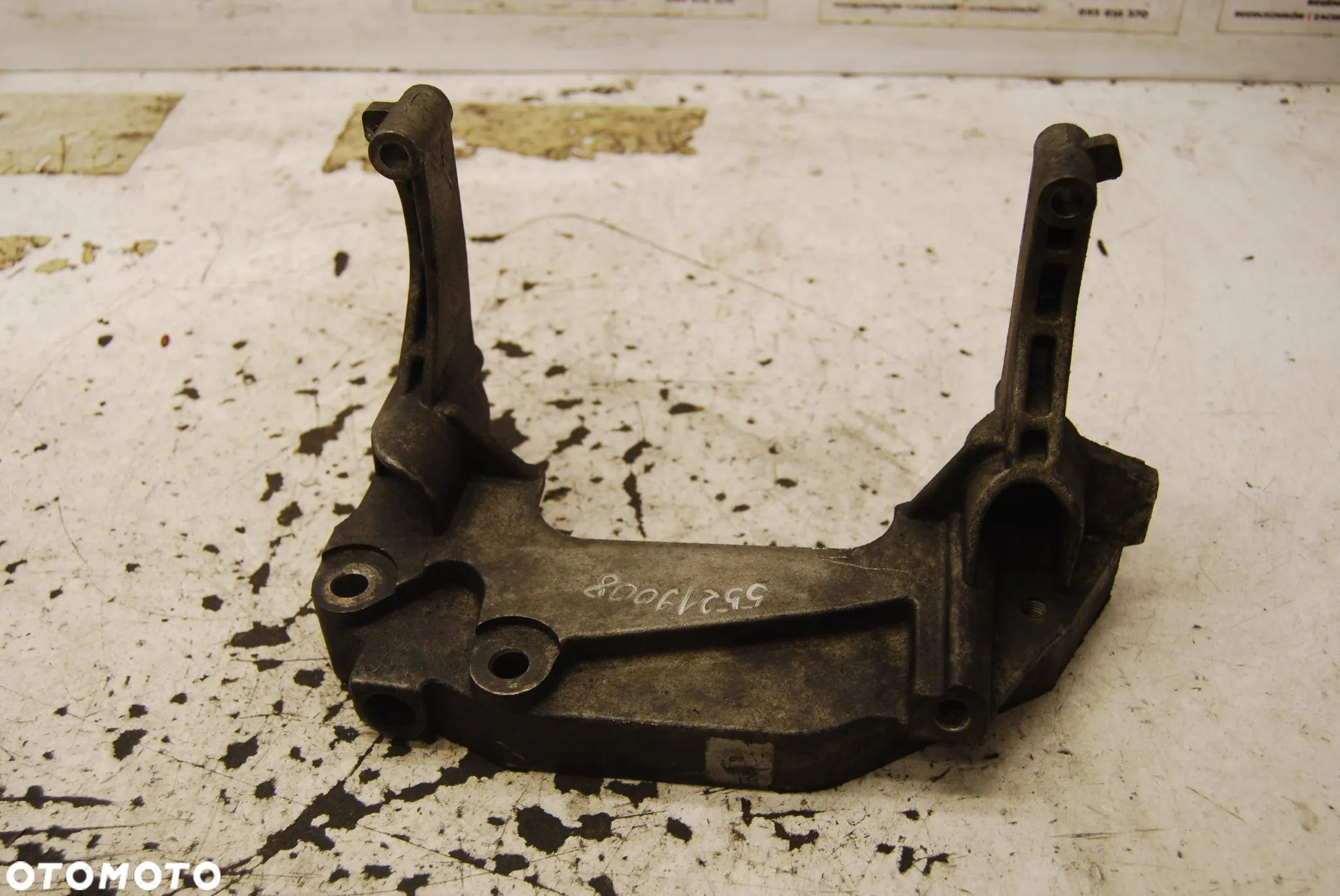 ŁAPA WSPORNIK SILNIKA 55219008 1.3 JTD ALFA ROMEO FIAT DOBLO - 1