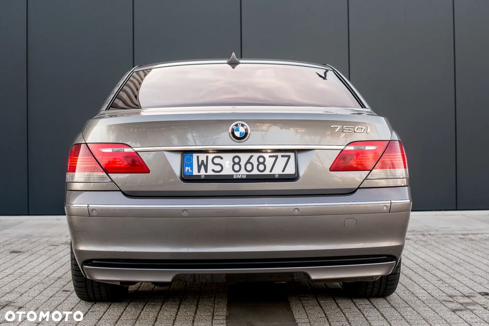 BMW Seria 7 750i - 9