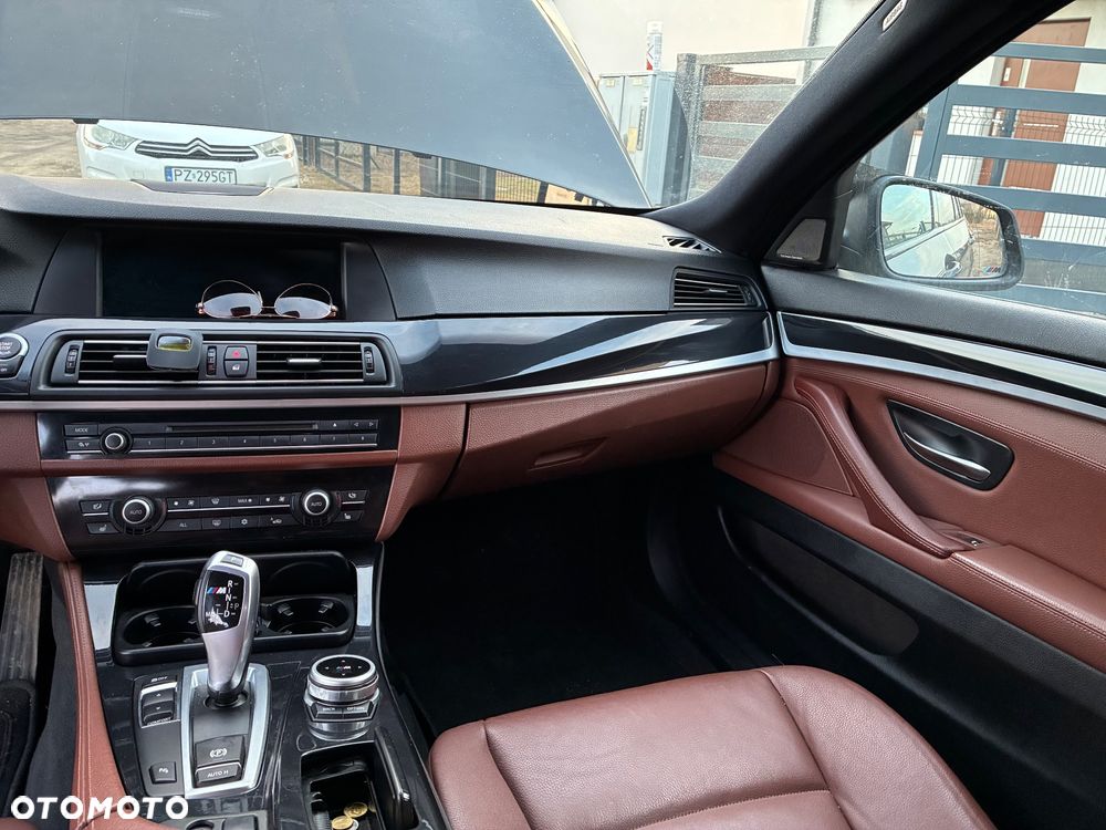 BMW Seria 5 525d Luxury Line - 11