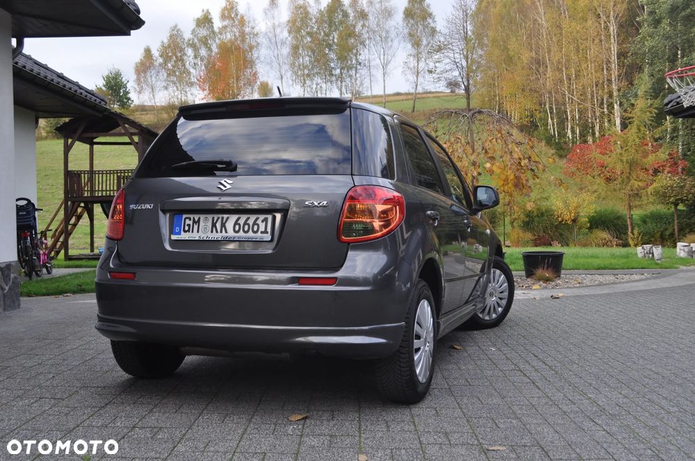 Suzuki SX4 1.6 Comfort Plus - 9