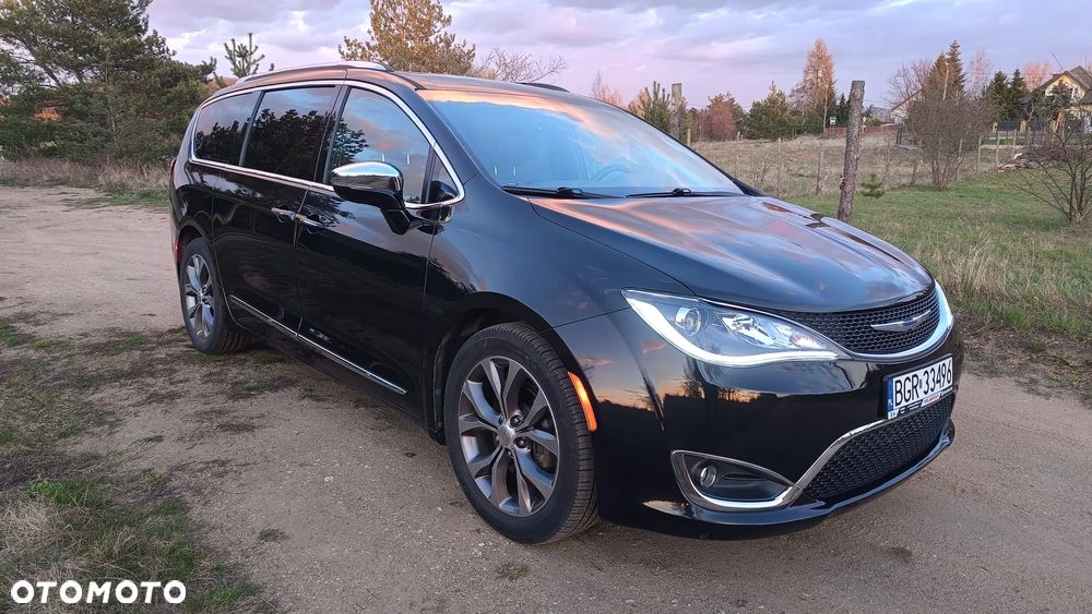 Chrysler Pacifica - 17