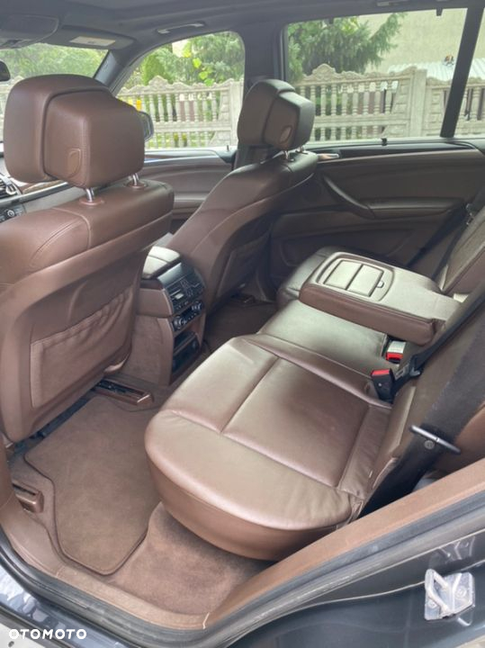 BMW X5 5.0i xDrive - 11