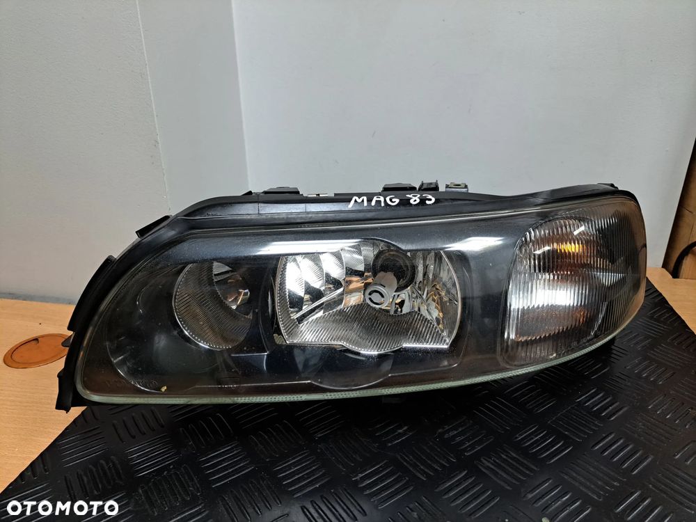 Volvo S60 V70 XC70 LAMPA PRZEDNIA XENON EUROPA LEWA PRZEDLIFT 8693656 - 1