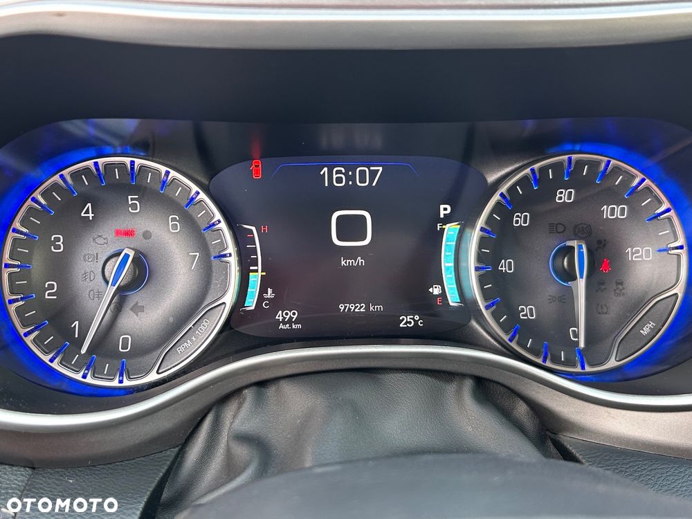 Chrysler Pacifica - 12