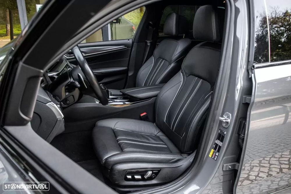 BMW 530 e Pack Desportivo M - 33