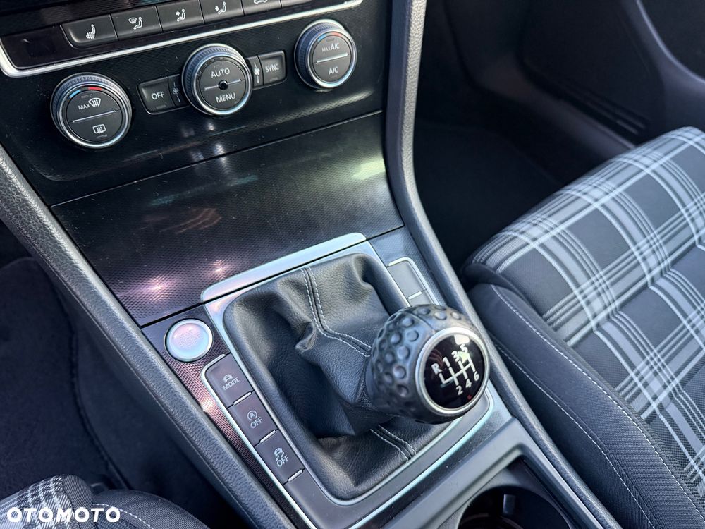 Volkswagen Golf - 23