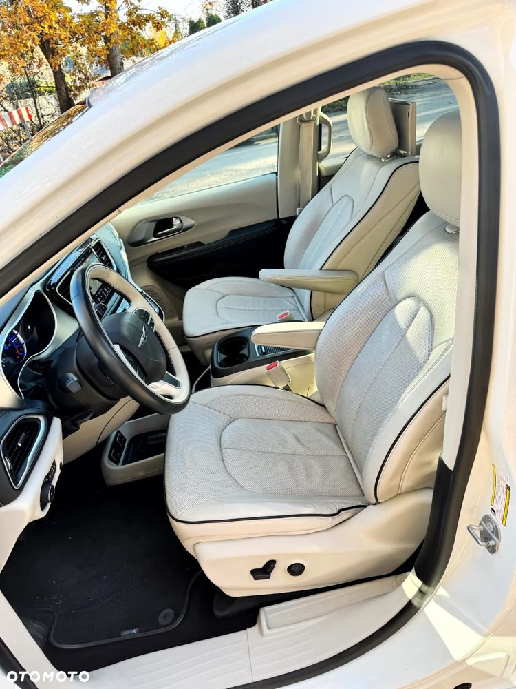 Chrysler Pacifica - 22