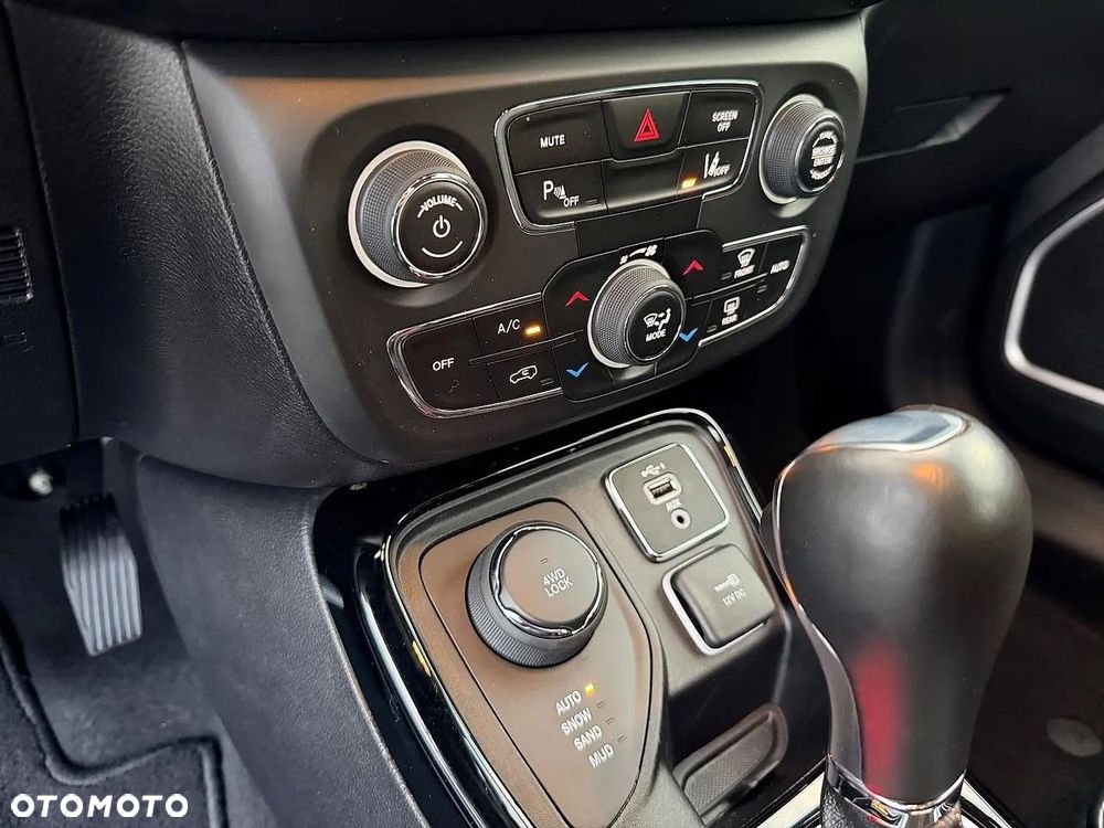 Jeep Compass 2.4I 4x4 CVT Limited - 25