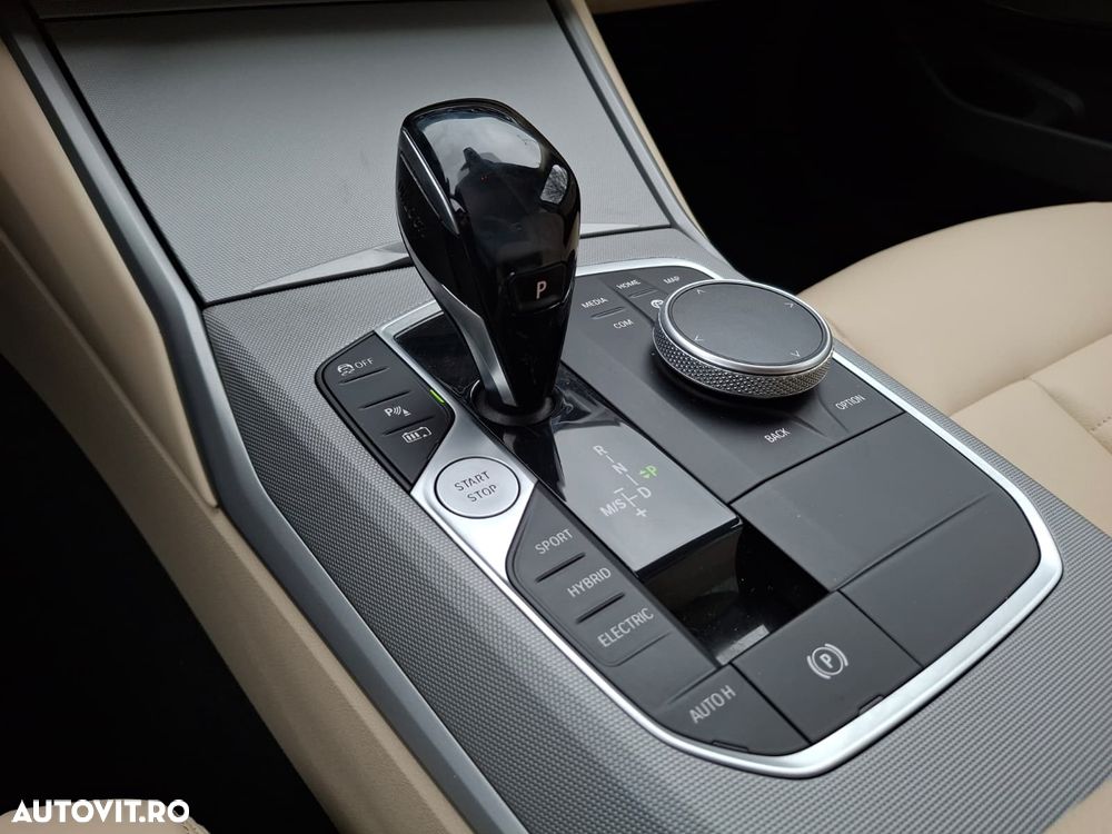 BMW Seria 3 330e Aut. - 29