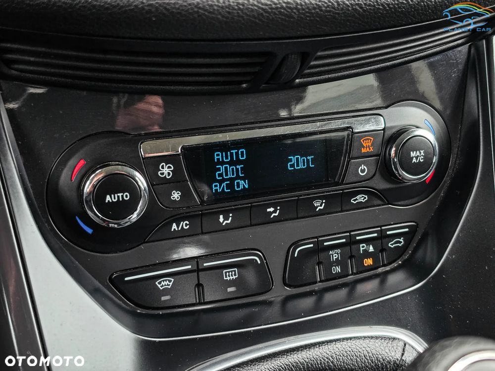 Ford Kuga 2.0 TDCi 2x4 Titanium - 35
