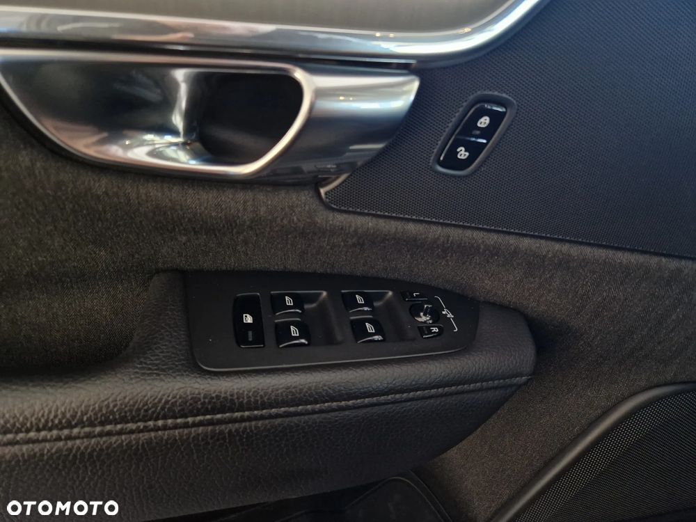 Volvo V90 D4 AWD Geartronic Momentum Pro - 20