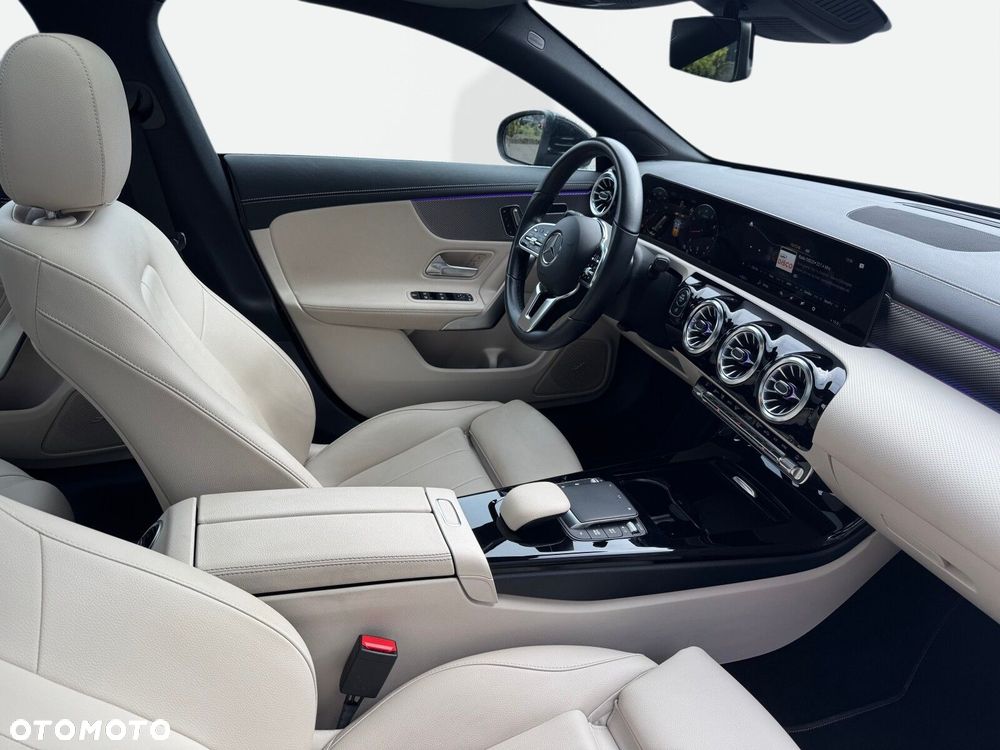 Mercedes-Benz CLA - 16