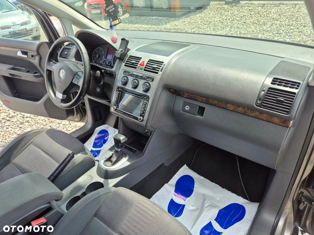 Volkswagen Touran 2.0 TDI DPF Highline DSG - 17