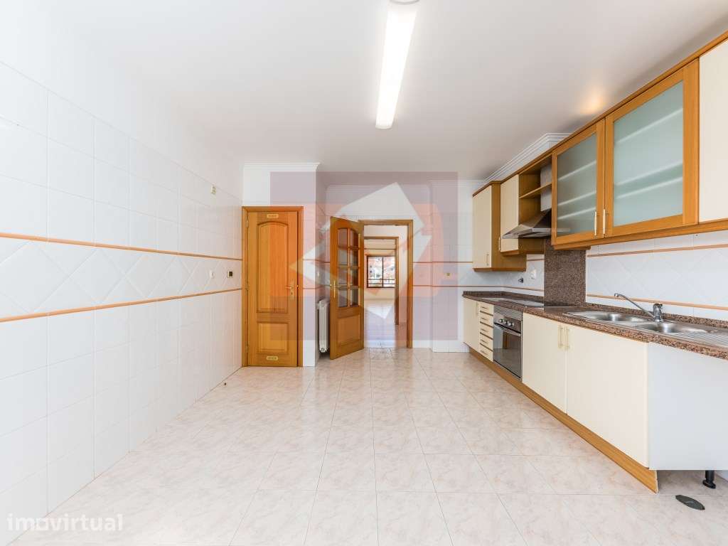 Apartamento T2 na Ramada com parqueamento - Grande imagem: 2/23
