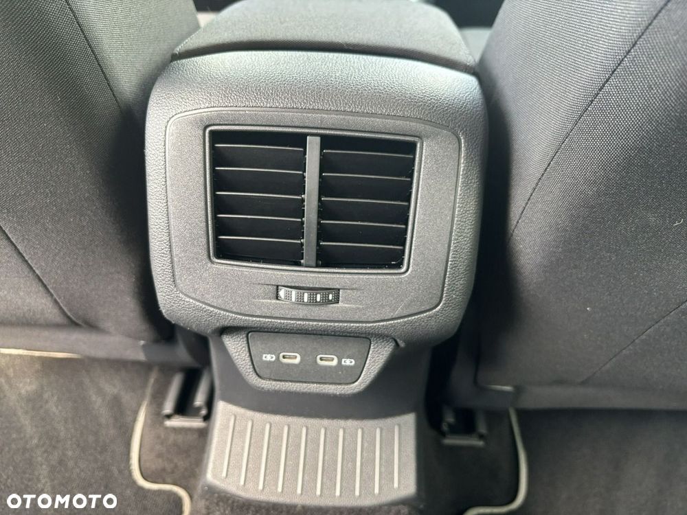 Volkswagen T-Roc - 24