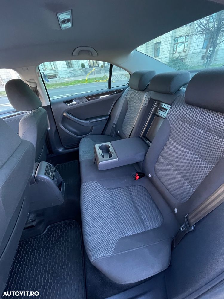 Volkswagen Jetta 2.0 TDI DSG Comfortline - 10