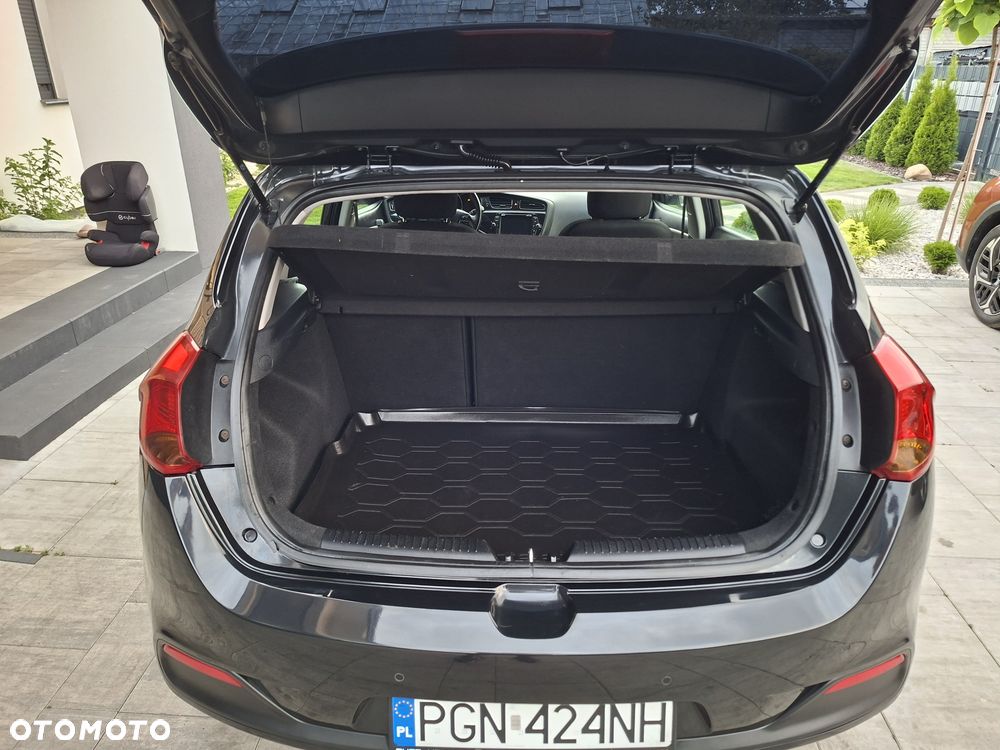 Kia Ceed - 13