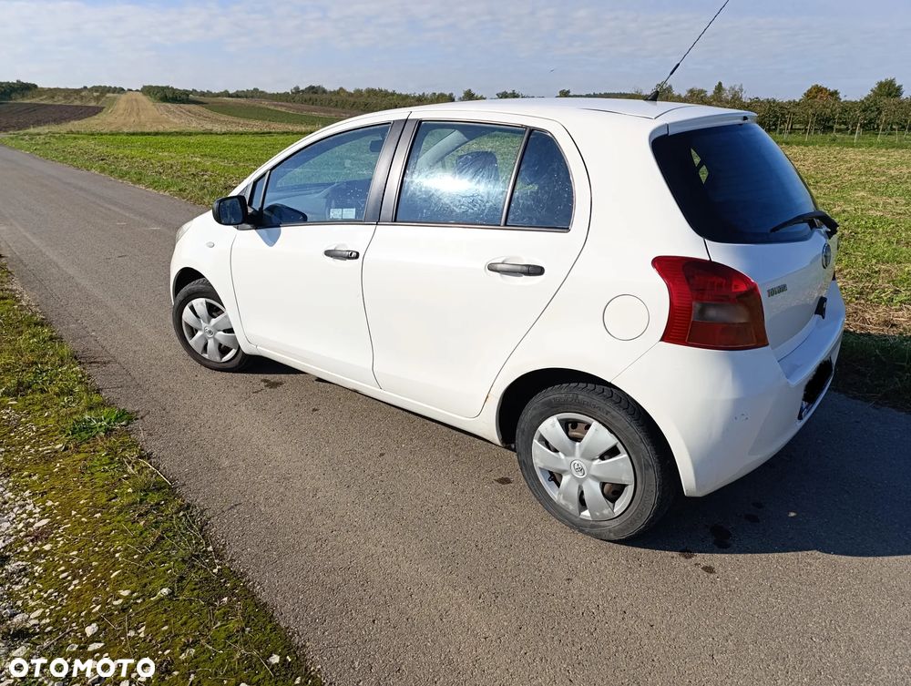 Toyota Yaris - 8