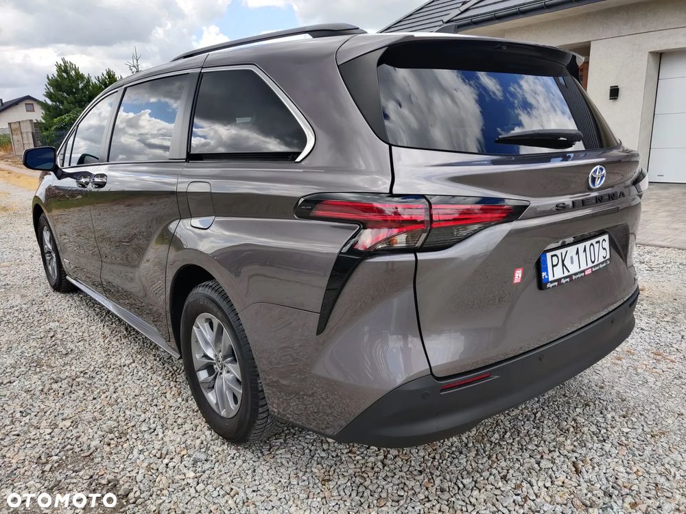 Toyota Sienna - 3