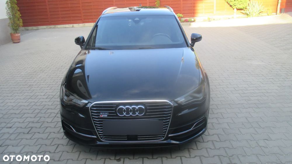 Audi A3 Sportback 1.4 TFSI e-tron S line Sportpaket - 2