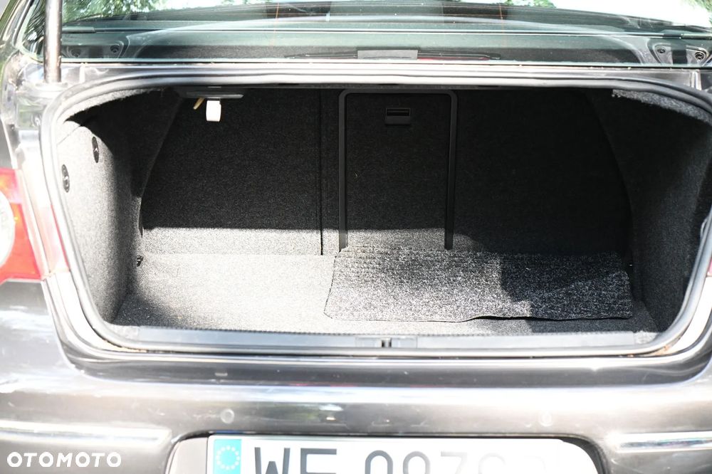 Volkswagen Passat 2.0 TDI Highline - 9